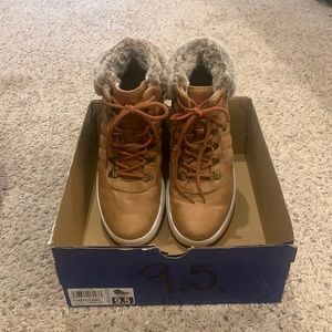 Like new. Only worn once Bob’s Sketchers winter boots